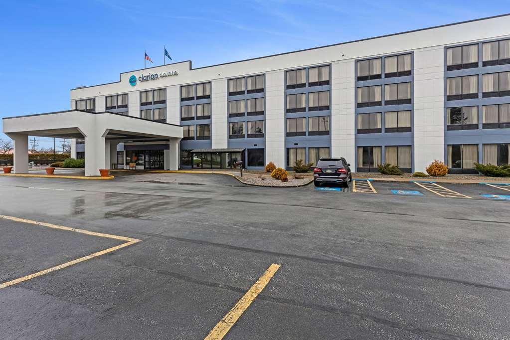 Clarion Pointe Near Erie Casino Hotel Exterior photo