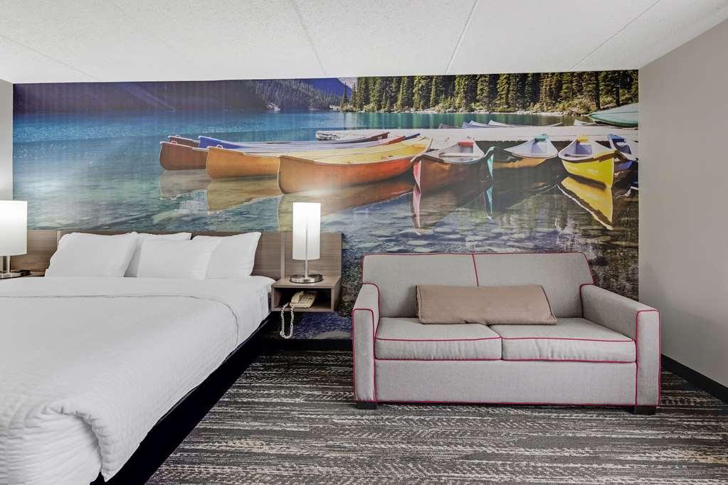Clarion Pointe Near Erie Casino Hotel Room photo