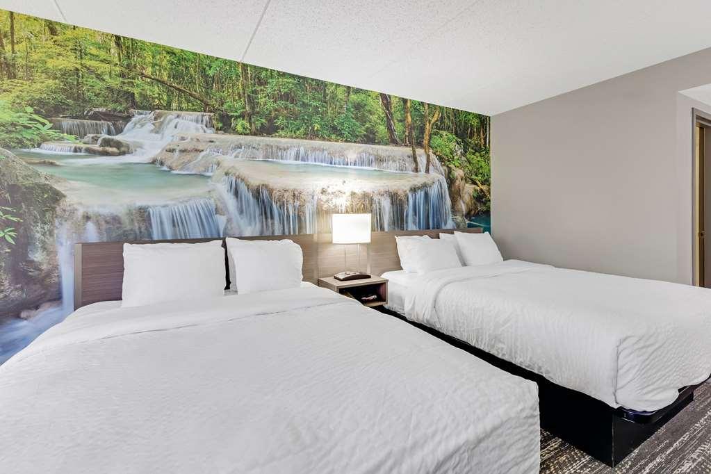 Clarion Pointe Near Erie Casino Hotel Room photo