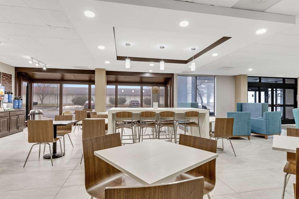 Clarion Pointe Near Erie Casino Hotel Interior photo