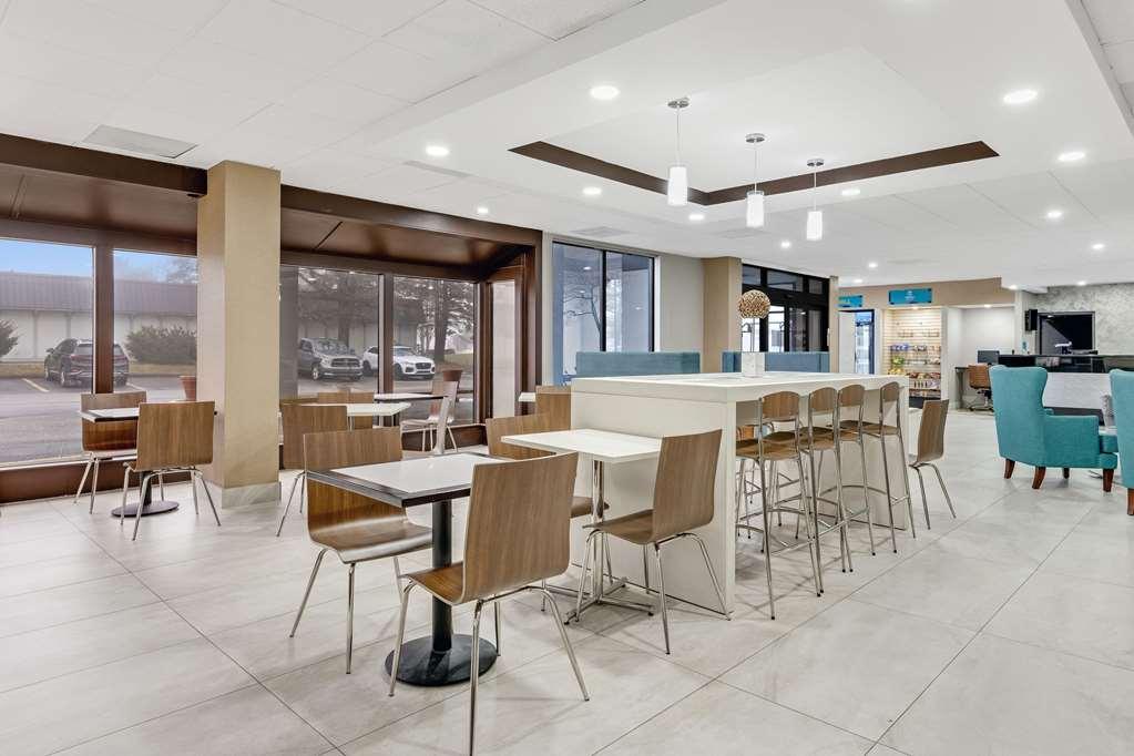 Clarion Pointe Near Erie Casino Hotel Interior photo