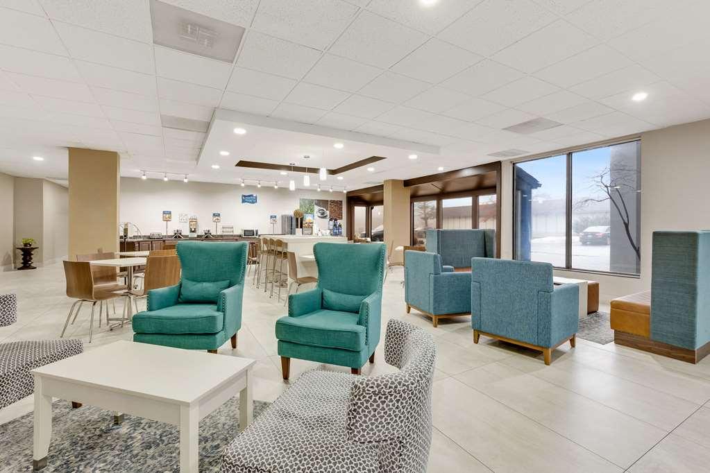 Clarion Pointe Near Erie Casino Hotel Interior photo