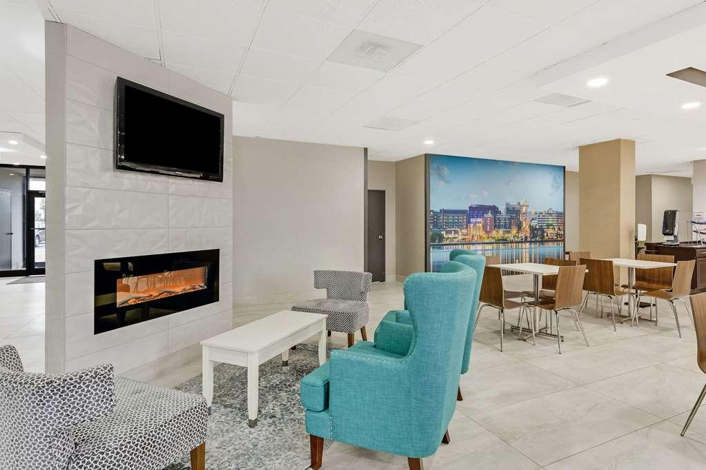 Clarion Pointe Near Erie Casino Hotel Interior photo
